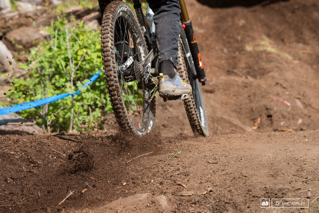 Copious amounts of duff on the edge of the slab made for sweet roosts and some drifty close calls.