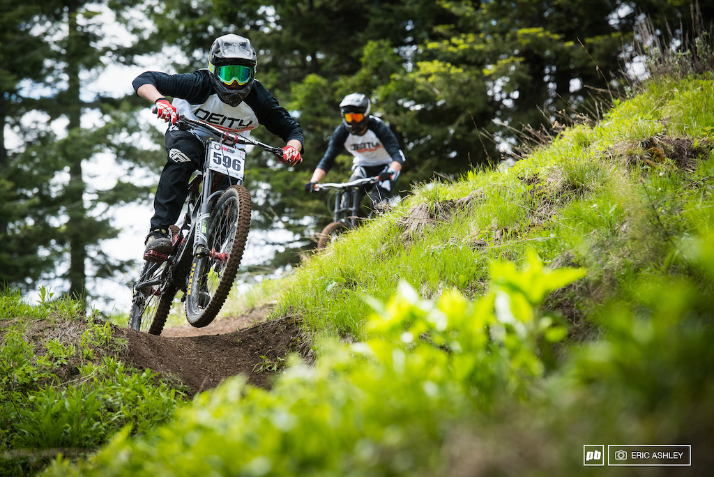 With the start gate positioned mid-mountain riders were free to enjoy a fun casual ride on the way down. Aaron Ostrom Cat 2 Men 15-18 .