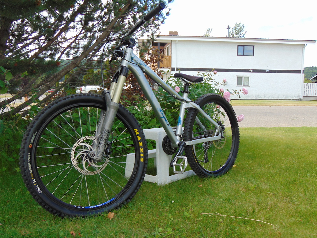 My 2008 Norco Sasquatch running Rockshox Totems. It`s great for ripping around the city and light freeride. A work on progress but has potential.