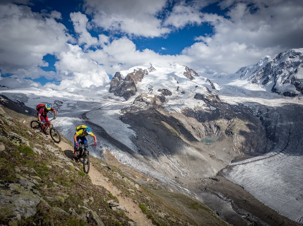 Picture. Arnau Navarro
Riding between the 4000 summit´s