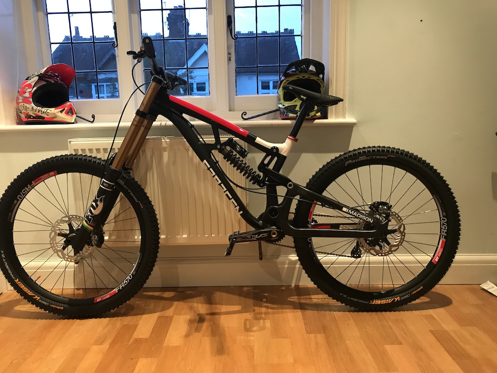 2015 NEW just built Saracen Myst full Saint and Fox 40s