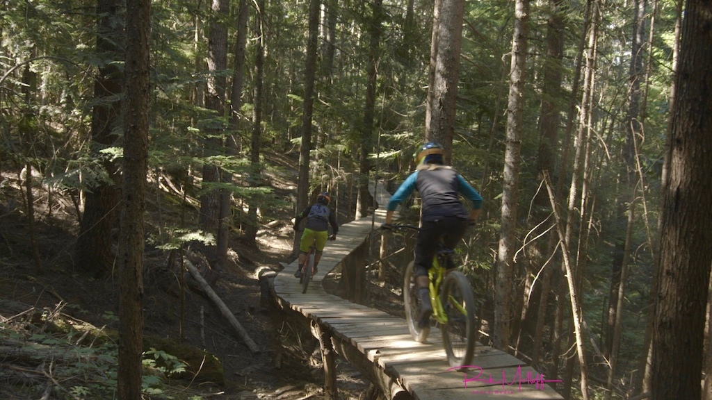 Linsday Yost and Wendy Palmer at Clown Shoes in Whistler Linsday Yost and Wendy Palmer at Clown Shoes in Whistler