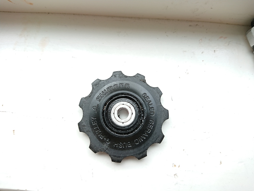 I noticed the play in this jockey wheel, First I tough something was wrong,But its not
