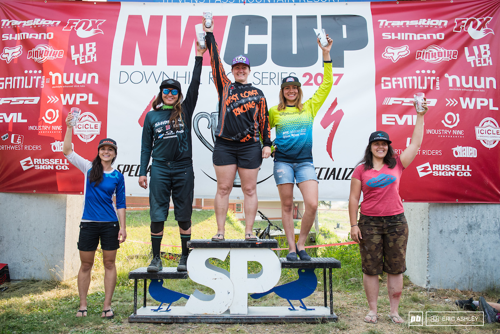 Pro Women Podium Jaime Rees Kialani Hines Britney White Linnea Rooke and Kerstin Holster.