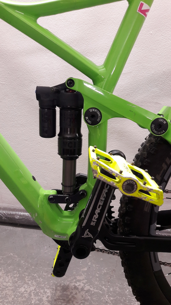 Fox Evolve
RaceFace Turbine
NS Bikes pedals
Max1 ring
e13 chainguard