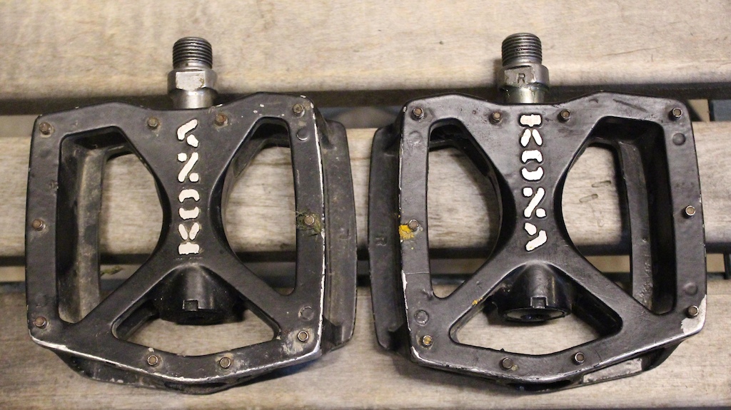 Kona Jackshit Primo Pedal, sealed bearings, a bit of play in the right pedal bushing, nothing else wrong with them - $30