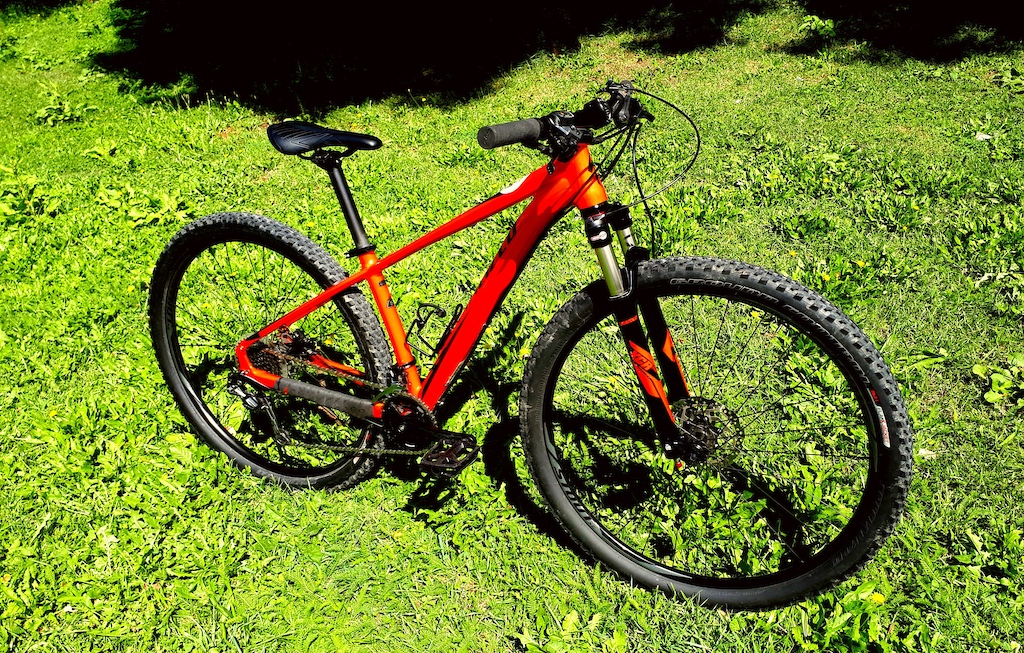 cannondale carbon fiber mountain bike