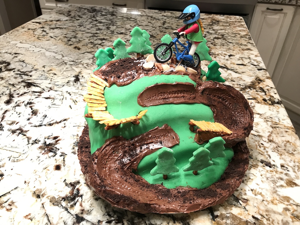 I'm not good at cakes, but building a trail on top of a birthday cake for my daughter was sooooo cool!