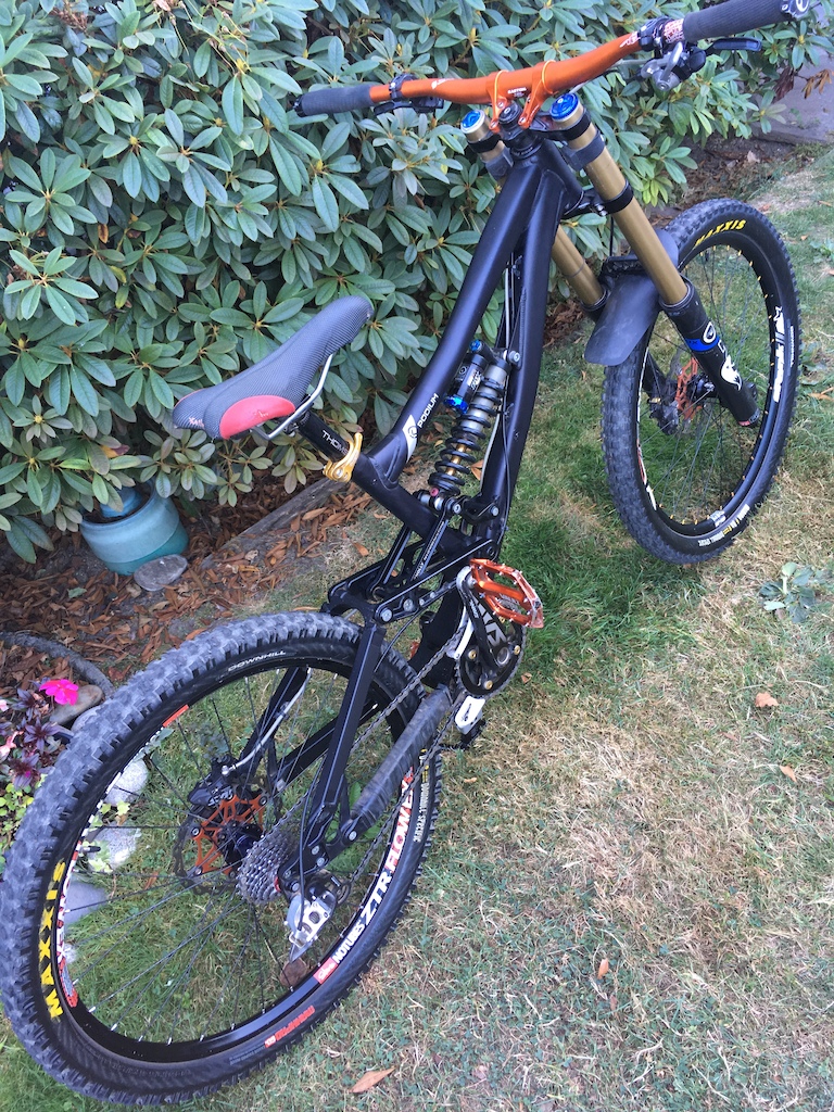 2011 Excellent condition Knolly Podium DH bike