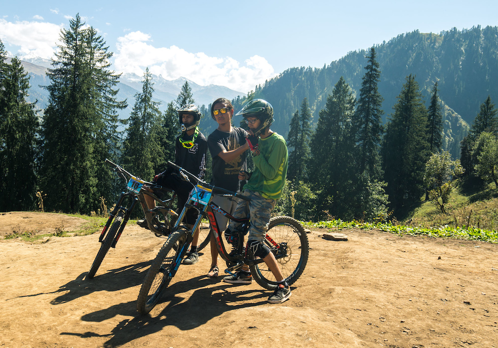 India witnessed the fourth edition of the wicked Himalayan Mountain Bike Festival in Manali, where mountain bikers from all around the world ride and race together for 1 week in the holiday season of the beautiful Himalayan town ‘Manali’, aka “The Mountain Biking Capital of India”.
