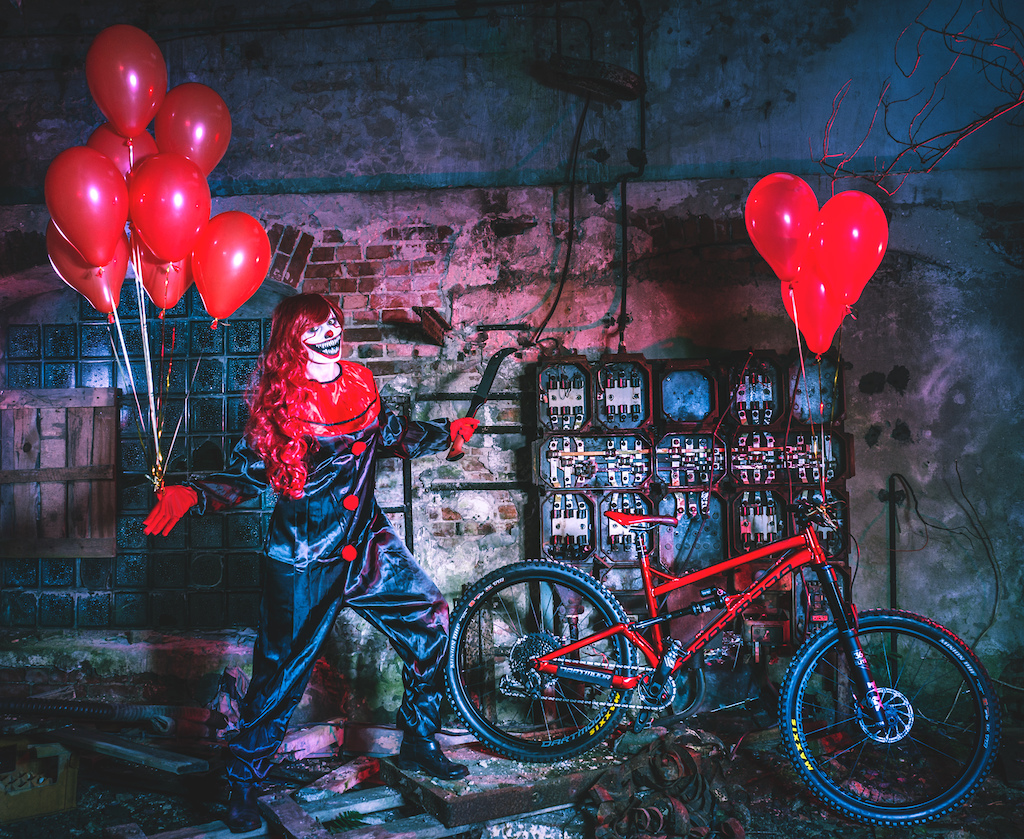 Want a balloon?

Bike: @dart-bikes Blackbird Pro 2018
Photo: @elvisbiker