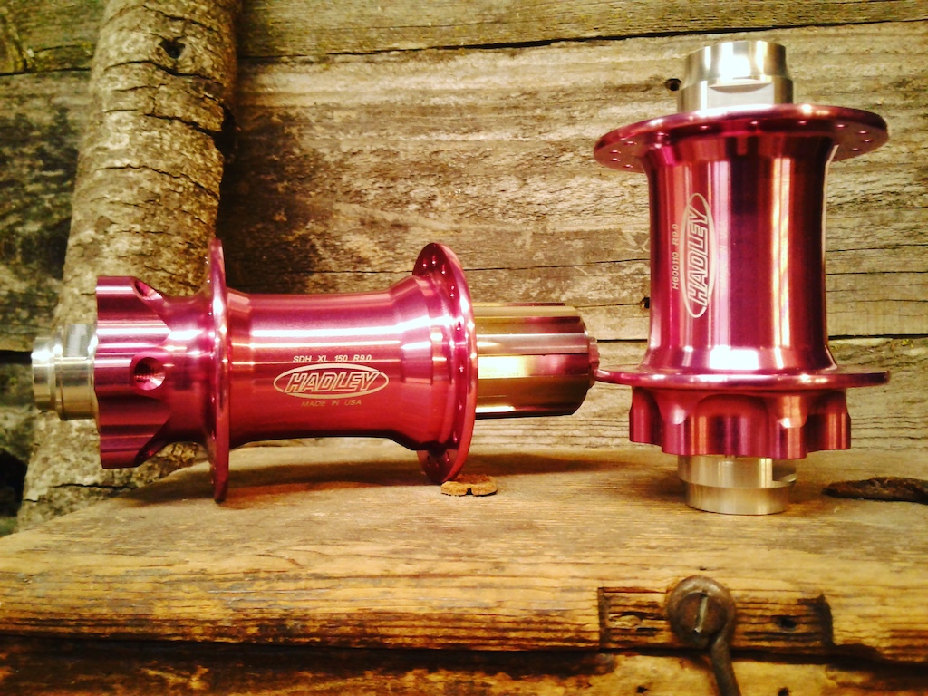 Been wanting Hadley hubs since forever and got so lucky to get this brand new set in this special magentaish color.....and damn are they quality. I shoulda ponied up for them long ago, got a great deal on these though. They'll be going on the TR250, can't wait!!