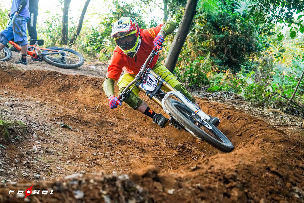 Here are some photos that show the athletism of the racers and how much work it needs to be a professional rider on a downhill race... #Ferei