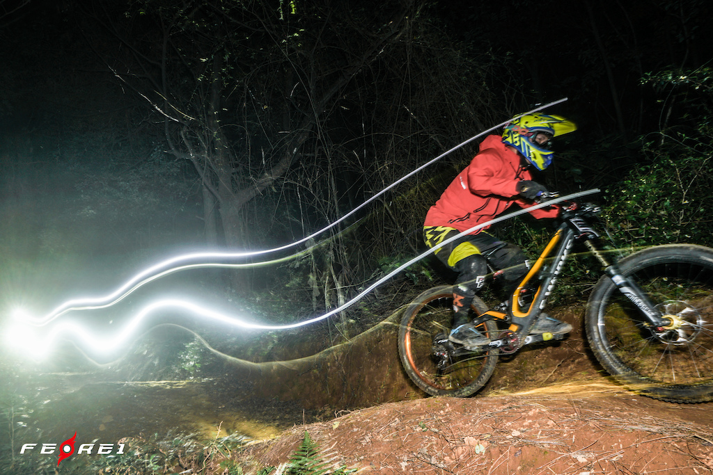 Here are some photos that show the athletism of the racers and how much work it needs to be a professional rider on a downhill race... #Ferei