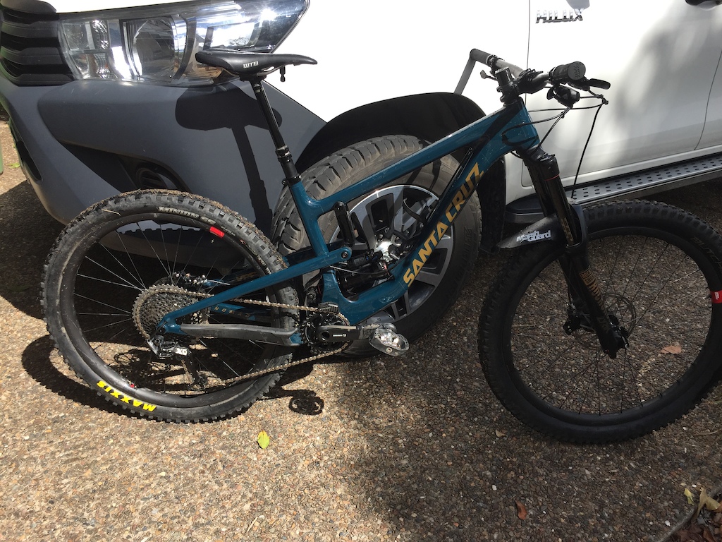 2018 Santa Cruz Nomad with Factory Carbon wheel set