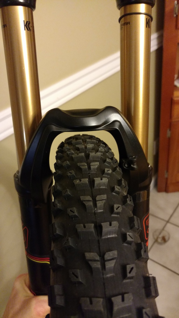 2016 Fox 36 Non-boost clearance with 2.8 maxxis Rekon 2.8 on 35mm inner width rim.