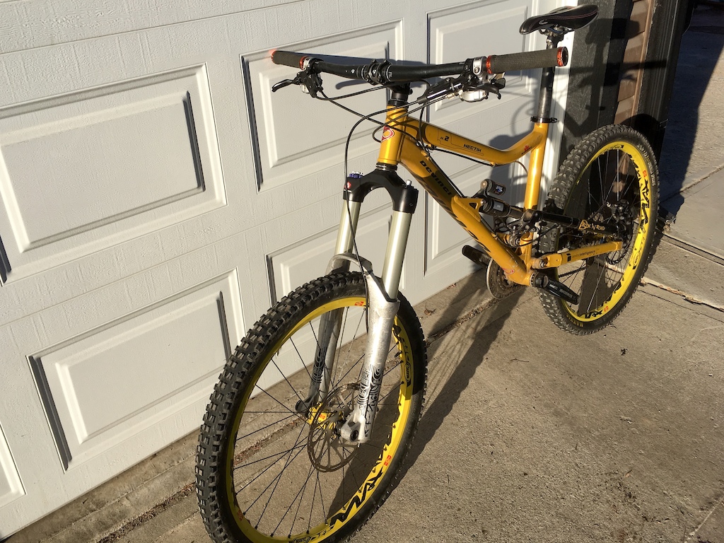 2007 Devinci Hectik II with upgrades and many extras