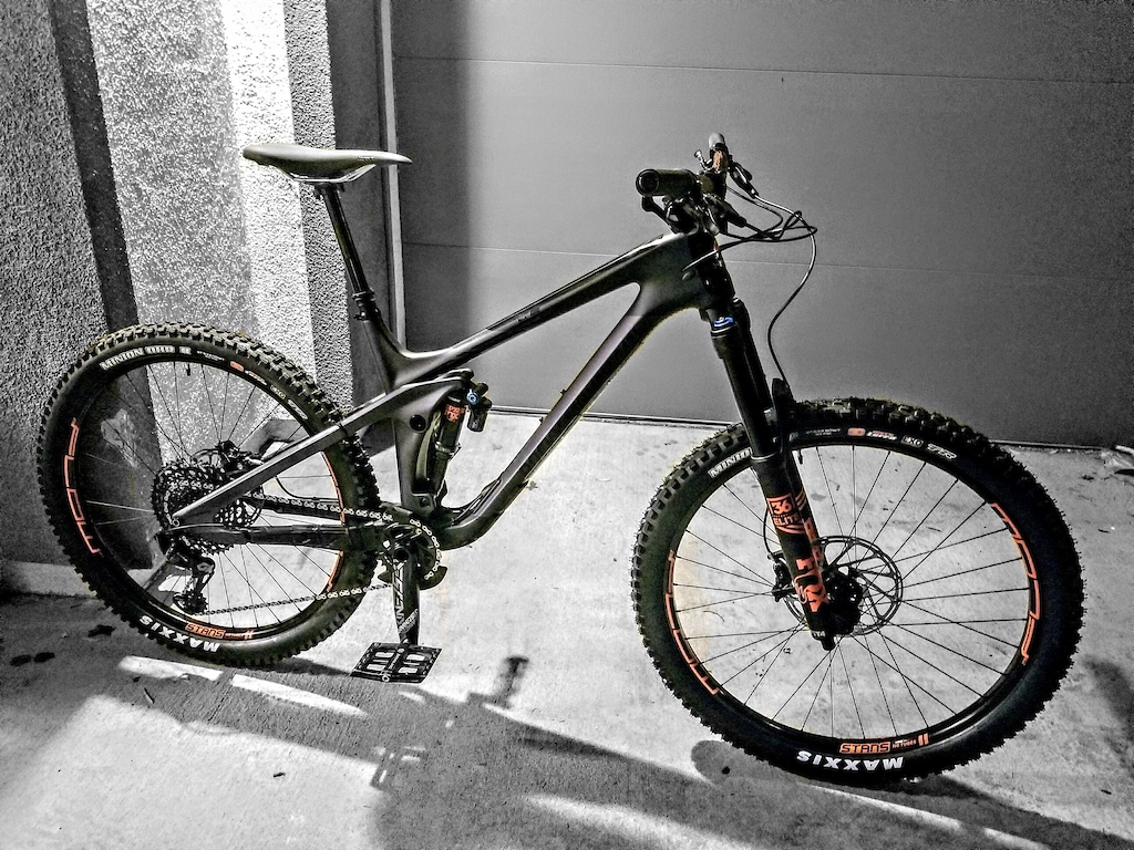 Just got a 2018 Rocky Mountain Slayer Carbon 70 in black... the Fox 36 and ...