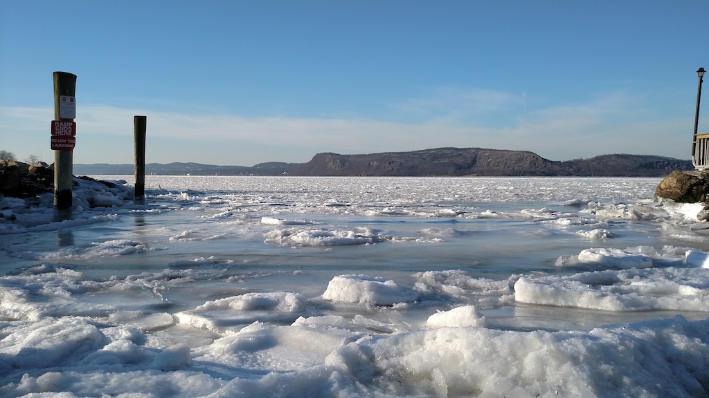 Hudson River Starting to Freeze!
