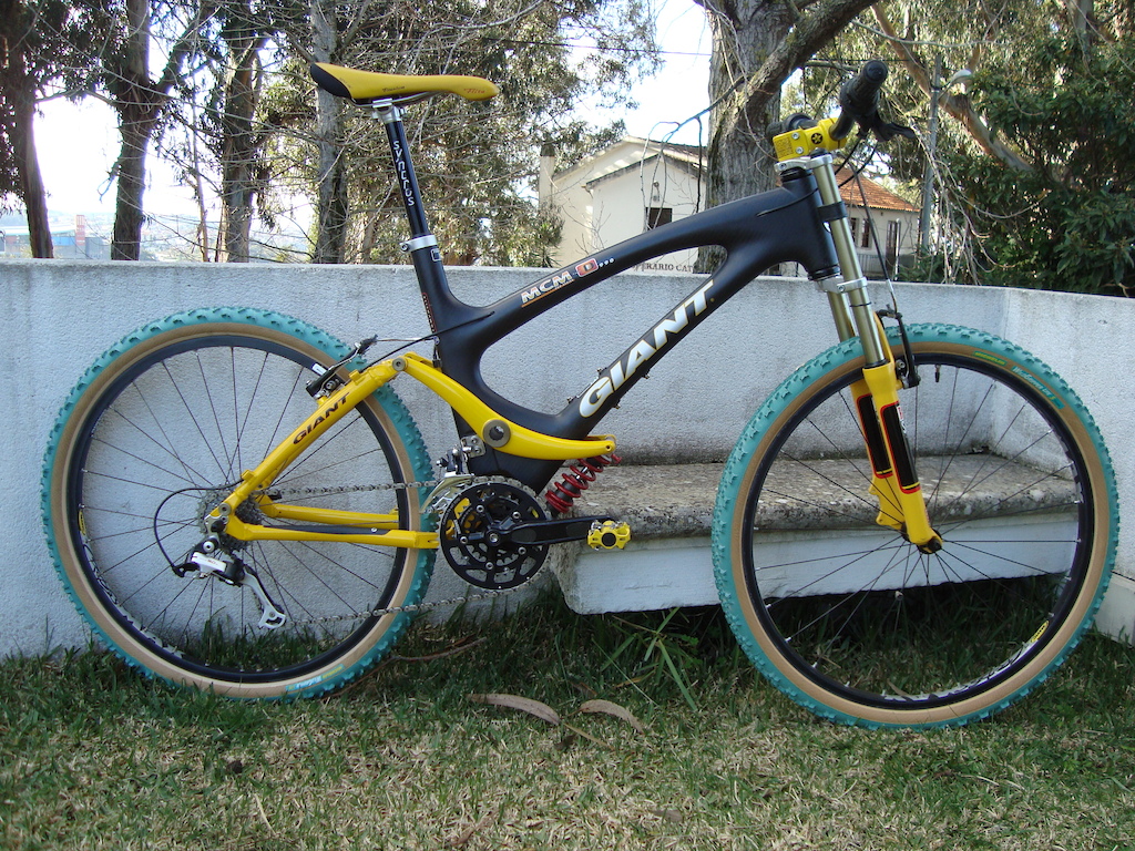 Giant MCM D990