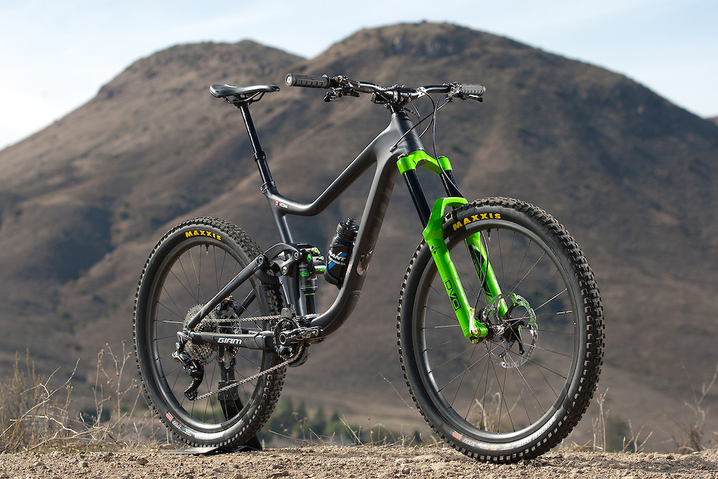Josh Carlson and Mckay Vezina will contend the complete Enduro World Series on their DVO-equipped Reign Advanced race bikes.