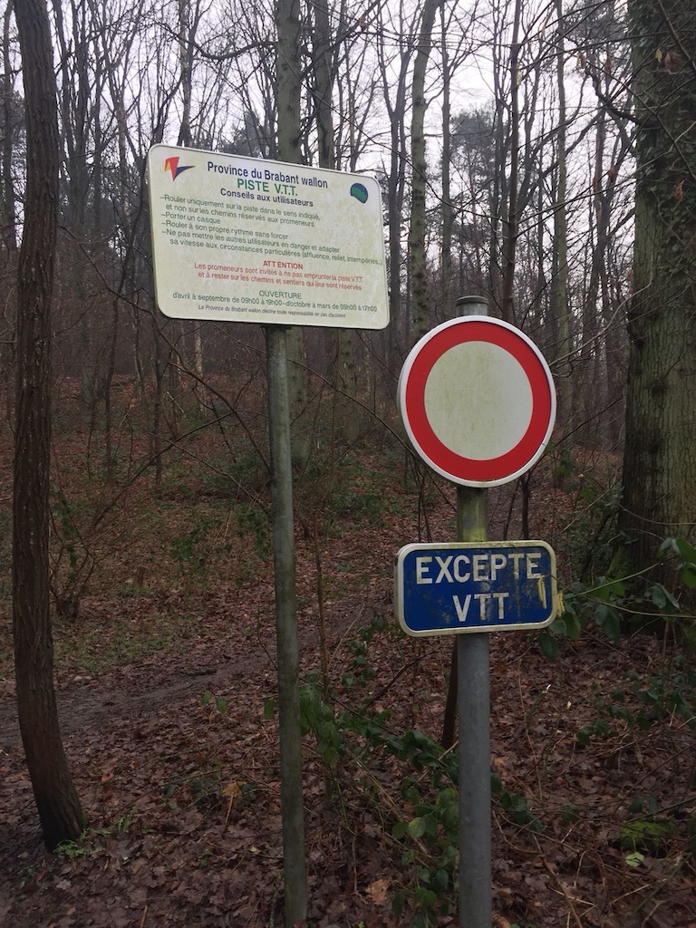Signs at the entrance of the bike park.
MTB only!
