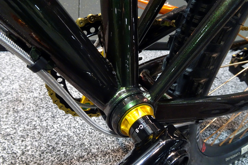 NAHBS 2018 Altruiste s 160mm travel dual-suspension bike has a concentric swingarm pivot.