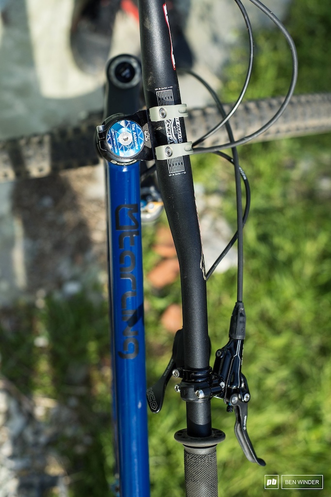 Starling Murmur Review: The BlockLock headset from Acros prevents the handlebars from rotating past the toptube.