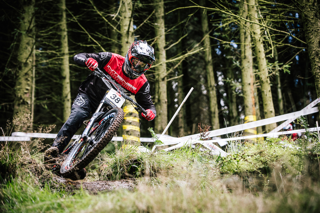 Downhill racing uk hot sale