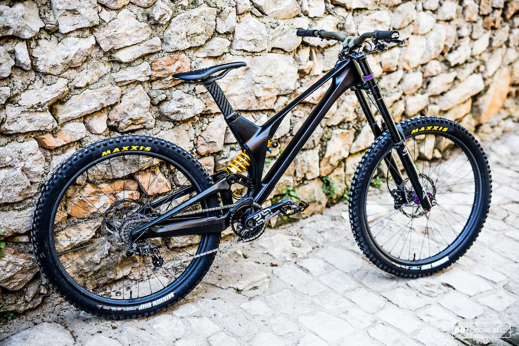 Bike Check Greg Williamson s Full Carbon Unno Ever Lo inj DH