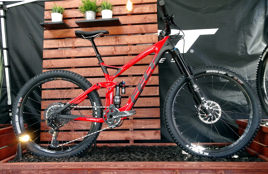 One Last Walk Through the Biggest Bike Show in California - Sea Otter