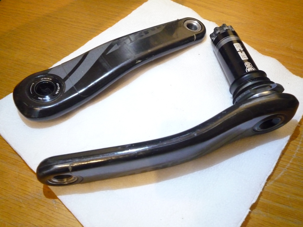 2015 Sram X01 carbon cranks labeld by Specialized