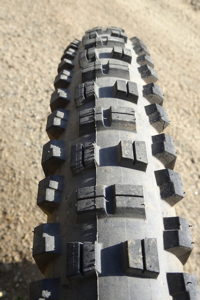 Turrene Chunk 27.5 x 2.6" tire