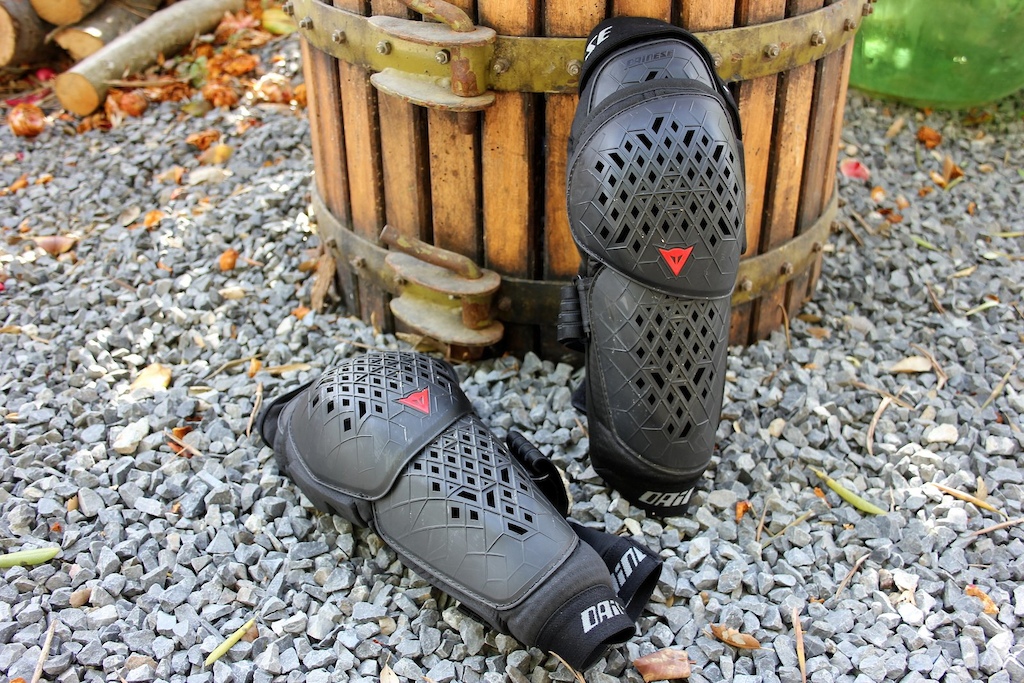Dainese Armoform knee pads - Check Out May