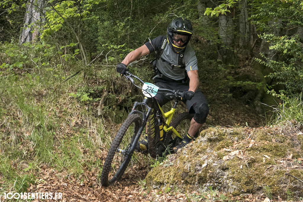 Fabien Barel was back to local racing and offered a silver medal to his Canyon in the e-bike race only 3 seconds behind the winner.
