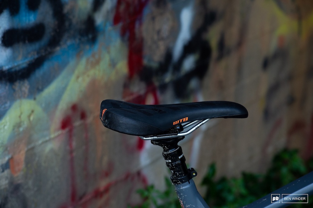 BMC TrailFox AMP Two - WTB supply the saddle which sits on top of a RaceFace Aeffect 150mm dropper