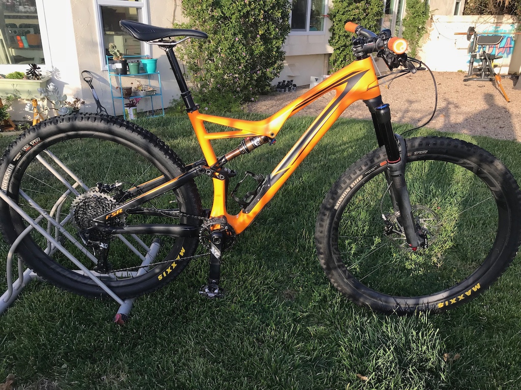 2016 Specialized Stumpjumper Carbon Expert w/ Upgrades