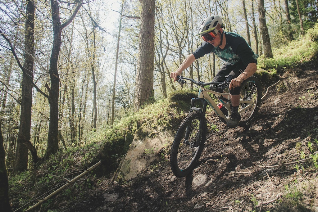 Joel Anderson let loose on the new Specialized Stumpjumper at Trail Days in Grizedale