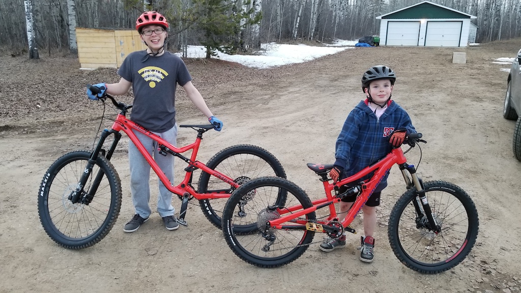 The boys and their new toys. The older with his Commencal Meta AM v4.2 and the younger a Rocky Mountain Reaper 24. Now...to get to the mountains.