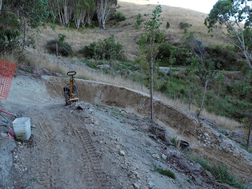 trail digging- Mana Cycle Group volunteers