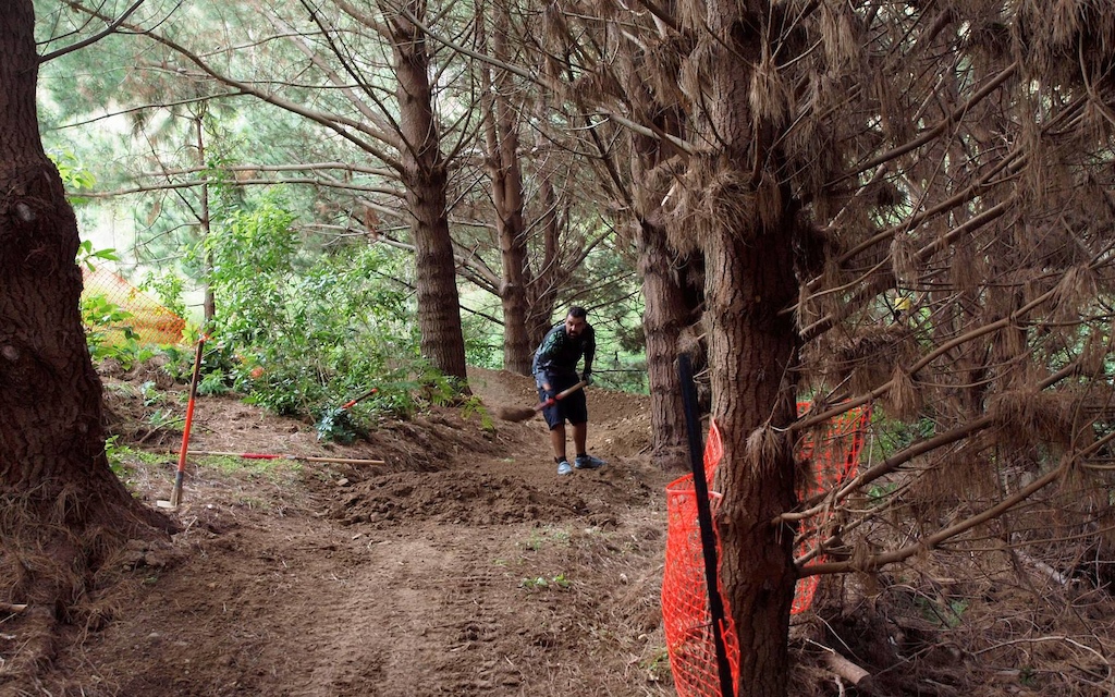 trail digging- Mana Cycle Group volunteers
