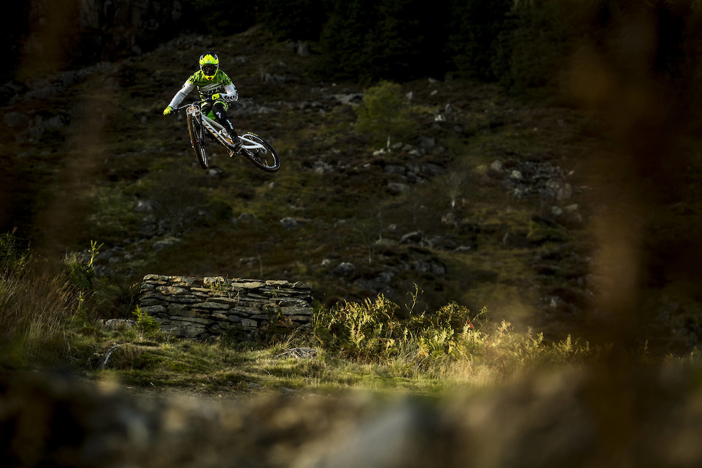 Adam Brayton at Red Bull Hardline in Wales, UK on September 24, 2017  // Nathan Hughes/ Red Bull Content Pool // AP-1TB8BUH4D2111 // Usage for editorial use only // Please go to www.redbullcontentpool.com for further information. //