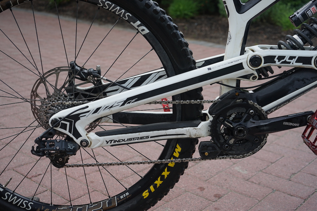 2016 YT TUES CF (WHITE/BLACK)