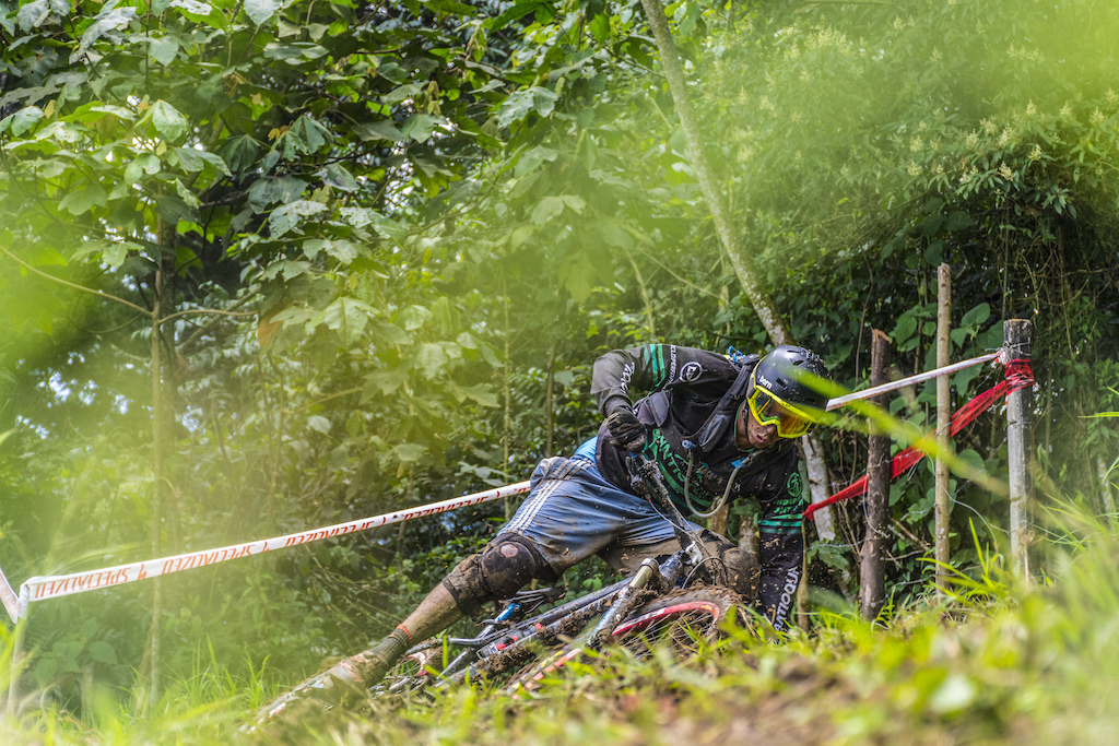 mucho barro en los entrenamientos de la primera copa nacional de enduro realizada en caldas-antioquia