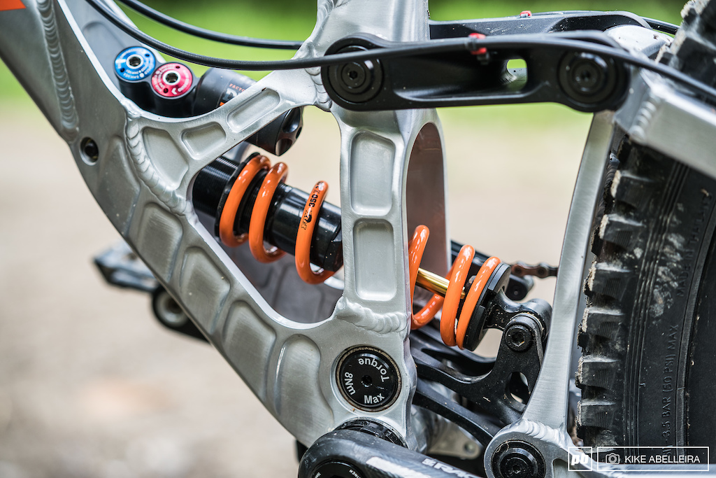 Banshee Legend 29 Review - Fox DHX2 shock