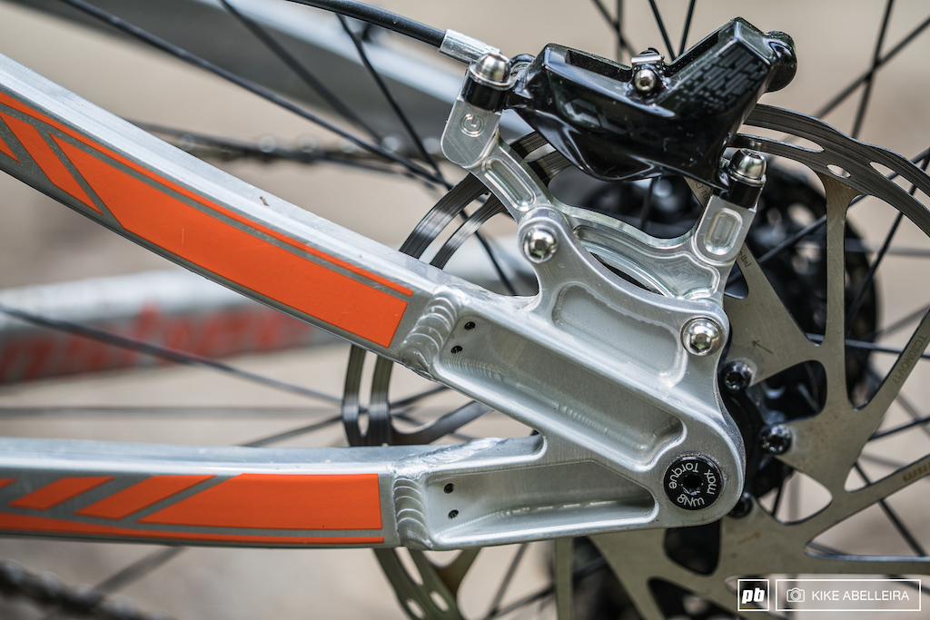 Banshee Legend 29 Review - the frame uses a IS brake mount and no dropout adjustment, unlike their trail bikes which have replaceable/adjustable dropouts