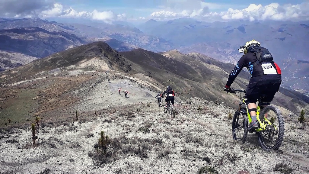 Con el TEAM BOGERS.ENDURO de Colombia visitando Perú.