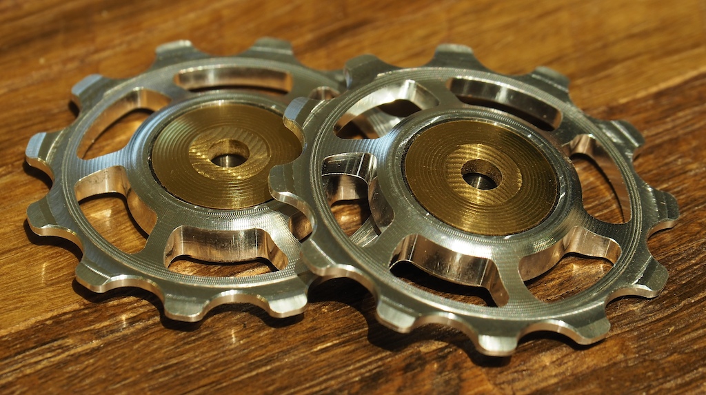 Set of aluminum/brass pulleys with 440C bearings