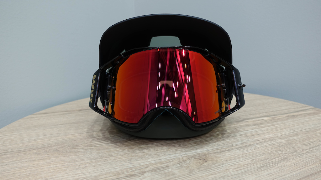 Oakley's New MTB Range Includes Clothing & A Greg Minnaar Helmet ...