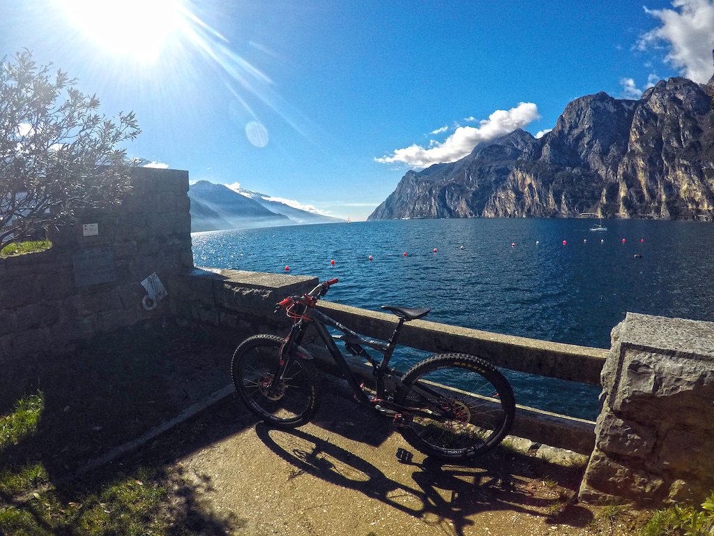 Just getting eyes over the bike and looking forward where the Lake Garda ends.